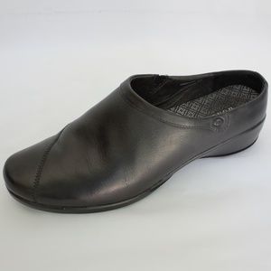 Aravon Women Sz 9.5 Black Leather Slip-On Mules